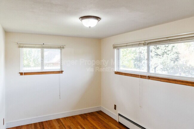 Building Photo - 1003 W Eastmont Way