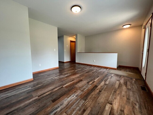 Building Photo - Spacious 3BR Duplex with Finished Basement & 2-Car Garage in Otsego