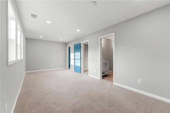 Building Photo - 450 Oliver Ridge Dr