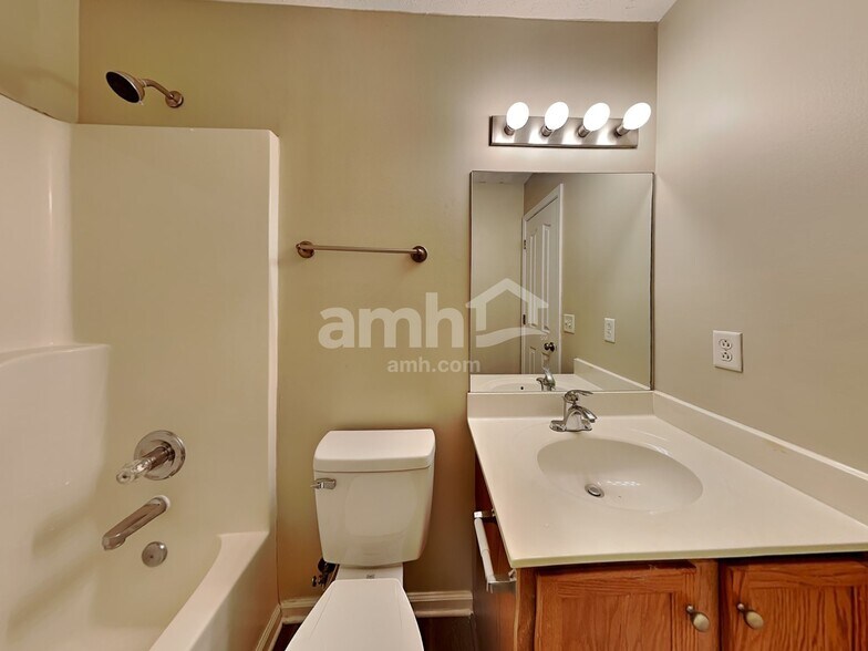 Building Photo - 1176 Saint Andrews Dr