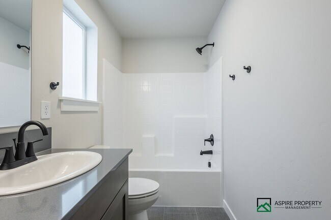 Building Photo - Brand New 4 Bed 3 Bath