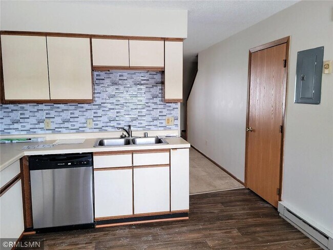 Building Photo - 1285 Bartosh Ln