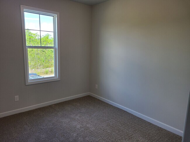 Building Photo - Beautiful 3 bedroom, 2.5 bath townhome - H...