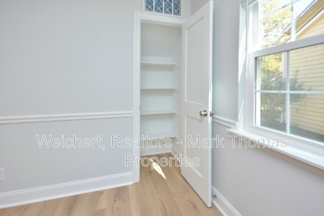 Building Photo - 210 Bridgefield Pl