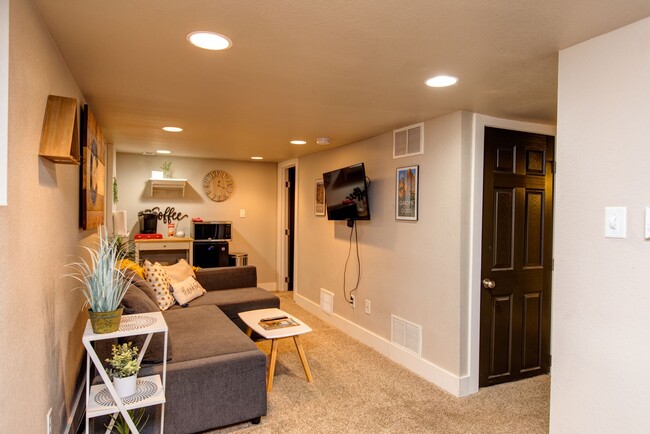 Building Photo - Stunning Remodeled Downtown Craftsman 3BD ...