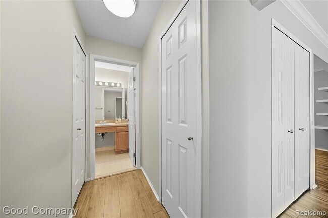 Building Photo - 2400 Parmenter Blvd
