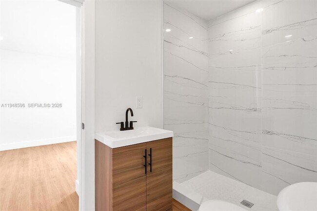 Building Photo - 1046 Jann Ave