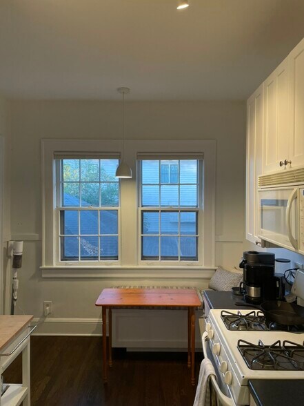 Building Photo - 1071 N Highland Ave NE