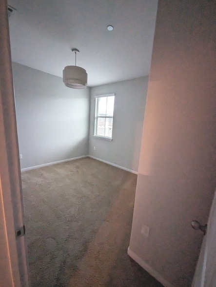 Guest Bahtroom 1 - 2880 Donnell Dr