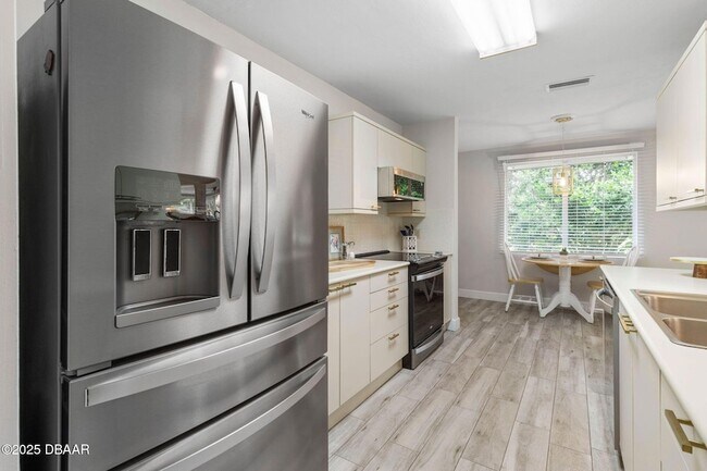 Building Photo - 4 Jasmine Run