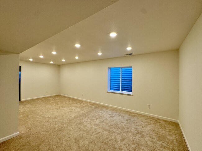 Building Photo - 25980 E Davies Dr
