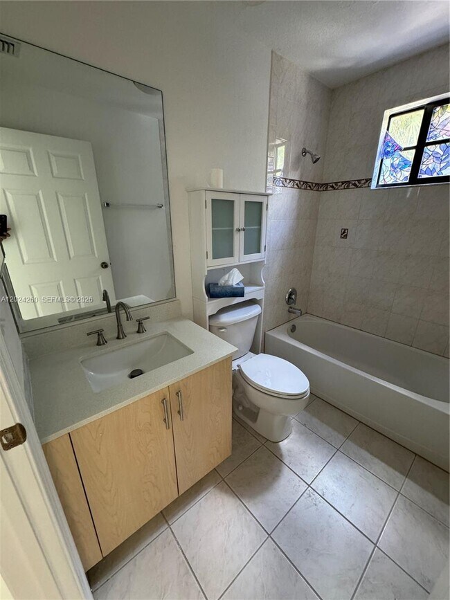 Building Photo - 2851 Riverside Dr