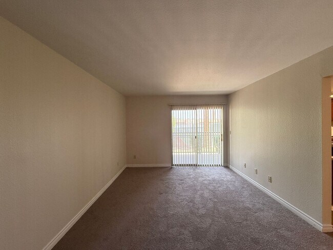 Building Photo - 5163 Indian River Dr
