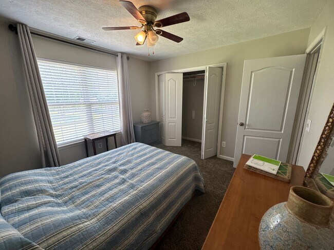 Building Photo - FOR LEASE- 4 BEDROOM FURNISHED HOME IN MT....