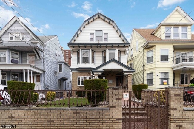 Building Photo - 342 Summer Ave