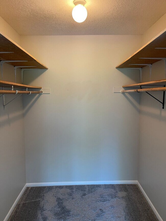 Building Photo - Beautiful, Updated 3Bed+Office/Den, 2Bath Twinhome in Plymouth- Available Now!