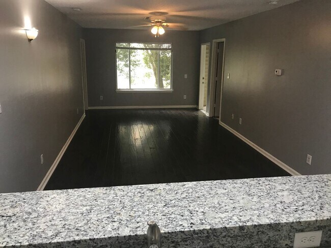 Building Photo - 1511 Graduate Ln