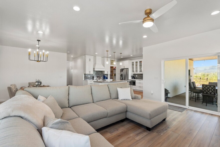 Building Photo - 1517 Golf Course Ln