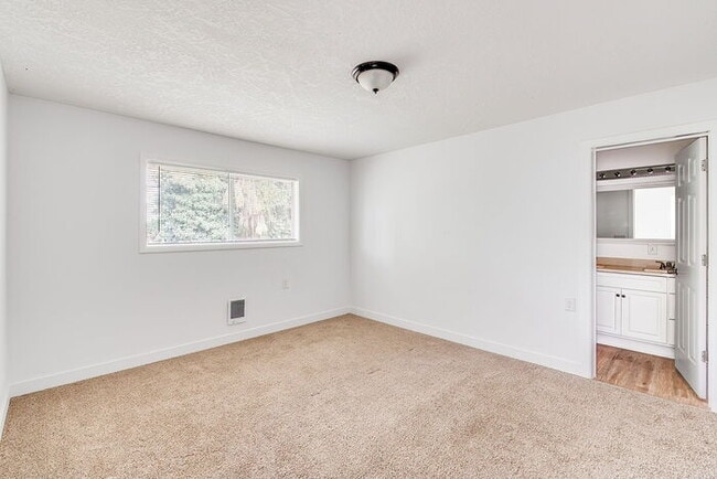 Building Photo - 2030 Ocean Beach Pl