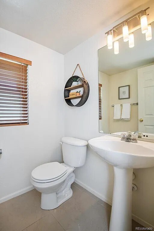 half bath - 2838 Akron St
