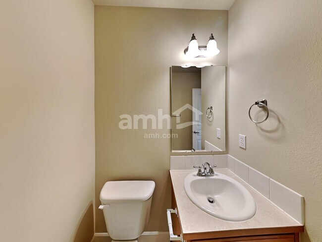 Building Photo - 125 Wild Rose St