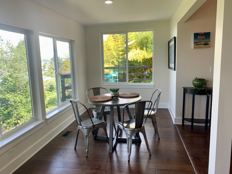 Building Photo - 9750 NW Rosaria Ave