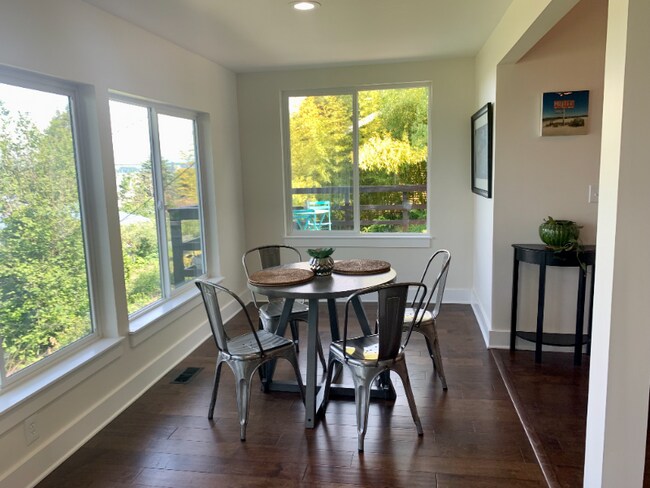 Building Photo - 9750 NW Rosaria Ave