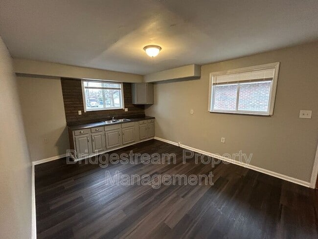 Building Photo - 4633 Blueberry Ave