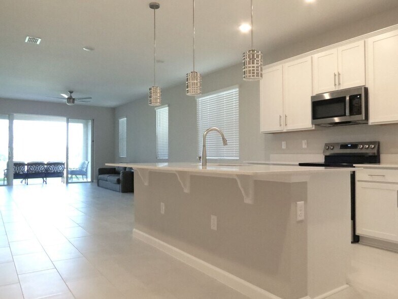 Building Photo - 917 Heirloom Dr
