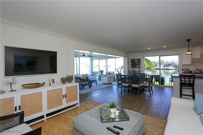 Building Photo - 333 Harbour Dr
