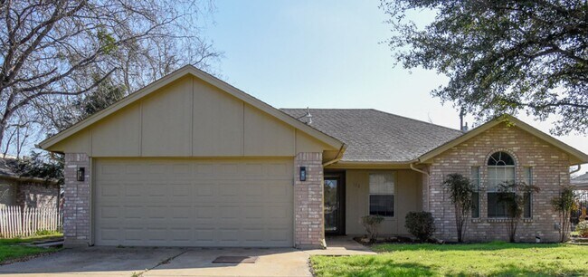 Building Photo - Great 3 Bedroom 2 Bath Roanoke