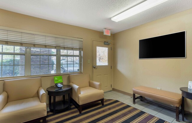 Building Photo - Furnished Studio-Nashville - Airport