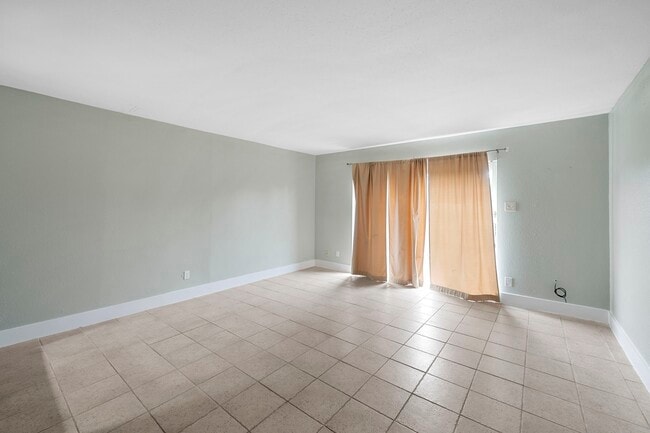 Building Photo - 11550 Chimney Rock Rd