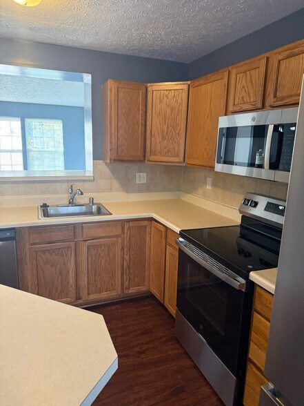 Primary Photo - 2035 Amber Way