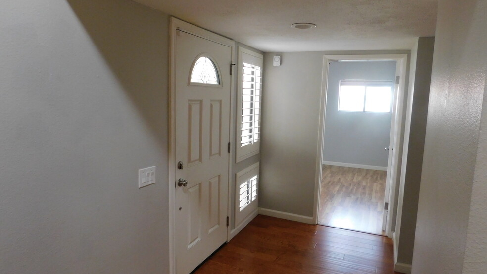 Beautiful entry - 74193 Santa Rosa Cir