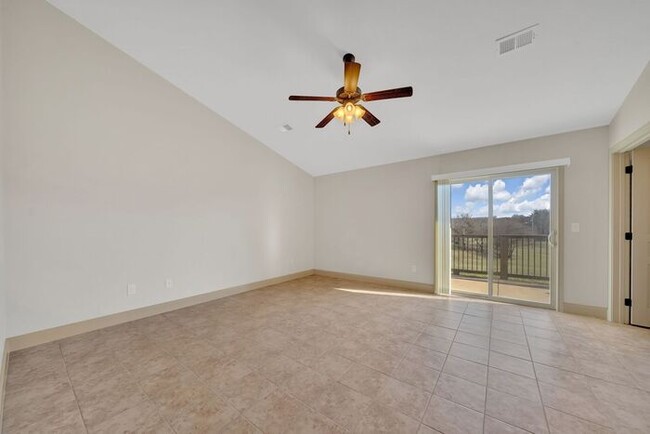 Building Photo - Hillrise Apartment 1 BR/1.5 Bath One Level with Attached Garage