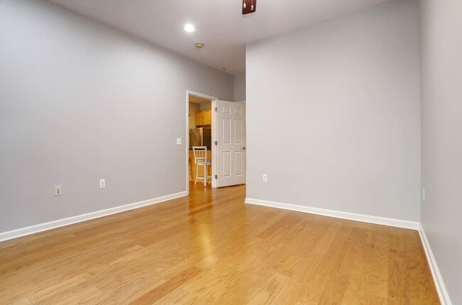 Building Photo - 1300 Grand St