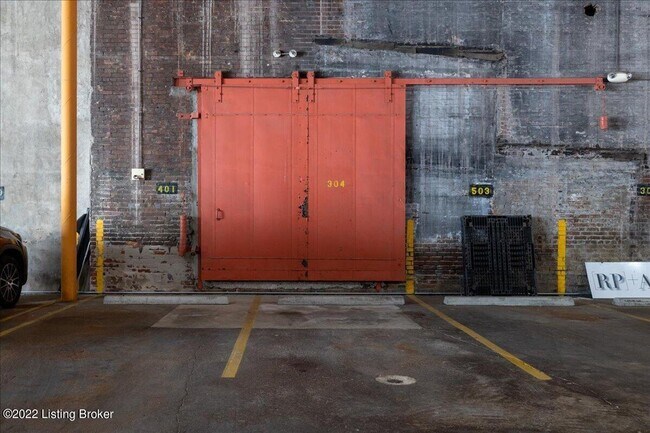 Building Photo - 309 E Market St