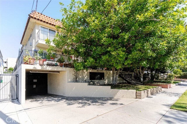 Building Photo - 909 E Garfield Ave