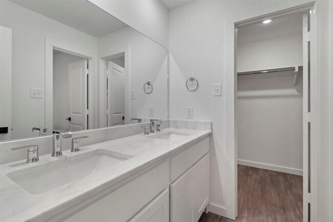 Building Photo - 719 Maple Row