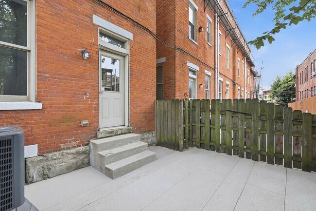 Building Photo - 34 Buttles Ave
