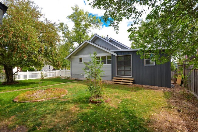 Building Photo - Beautifully remodeled 3 Bedroom Bungalow in Old Town