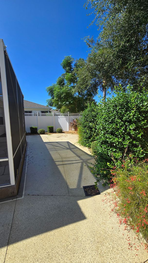 Building Photo - 2 bedroom 2 bath located in Ashleigh Villas
