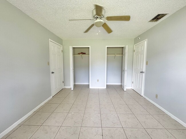 Building Photo - 770-780 E North St