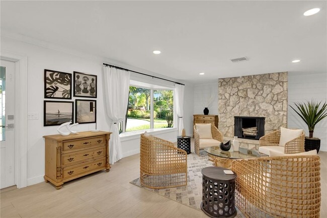 Building Photo - 1945 Anglers Cove