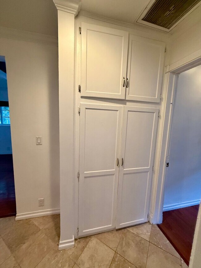 Building Photo - 1200 Laveta Terrace