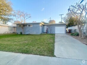 Building Photo - Three Bedroom House w/Big Backyard $3,350/...