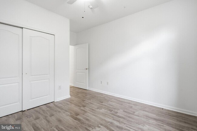 Building Photo - 301 Carson Terrace