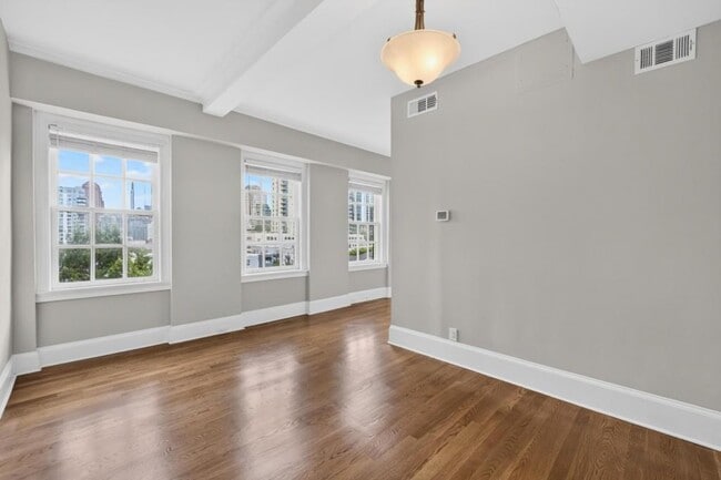 Building Photo - 30 5th St NE