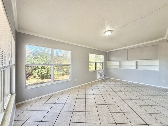 Building Photo - 7111 Onyx Dr N